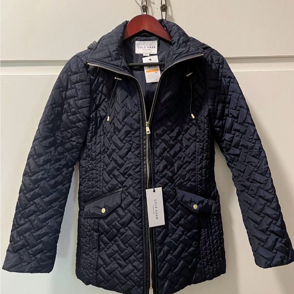 Brand New Cole Haan Navy Quilted Jacket with Hood
Size: S/P Local Pick-up